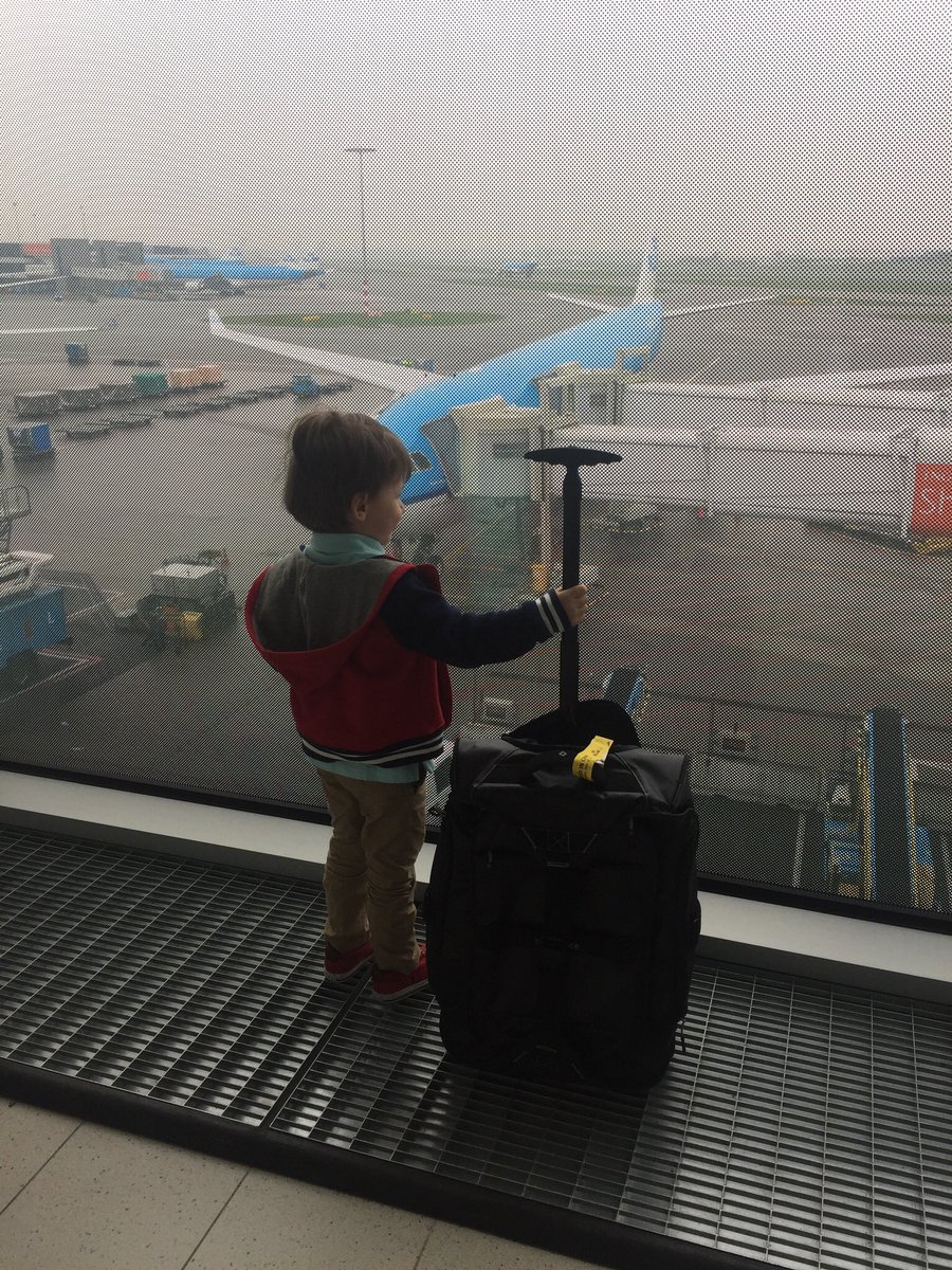 JaapEllis's tweet photo. @klm dank voor de goede zorgen. B is weer blij om terug te zijn. Succes met het oplossen van de problemen door de #stroomstoring #kl765 #aruba https://t.co/k7CJeu13t7