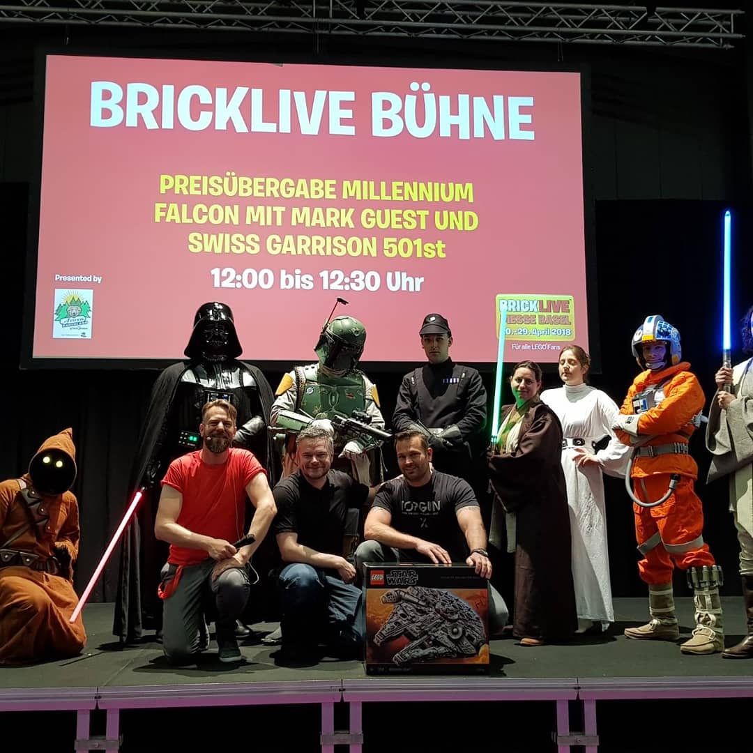 BrickliveBasel's tweet photo. Preisübergabe vom Hauptpreis LEGO® Millennium Falcon an Lukas mit Mark Guest und den Swiss Garrisons 501st an der BRICKLIVE 2018. Lukas hat den Hauptpreis von unserer BRICKLIVE Familien Gewinnreihe gewonnen und den Preis an der Show übernommen. Herzliche Gratulation 💪😀 https://t.co/gvn1CoquY3