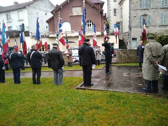 Prefet23's tweet photo. #Prefet23 : Madame Isabelle Arrighi, sous-préfète de l'arrondissement d'Aubusson, préside la cérémonie en souvenir des victimes de la déportation. https://t.co/onPsSZ8lde