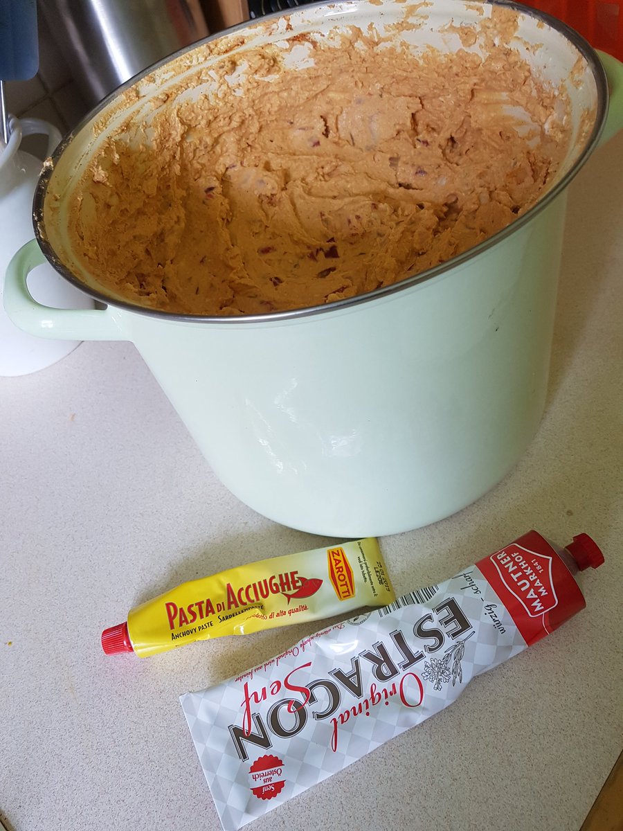 hofaj's tweet image. "soll ich wirklich die achtfache menge vom rezept #liptauer machen?"
"JA"

"OK"