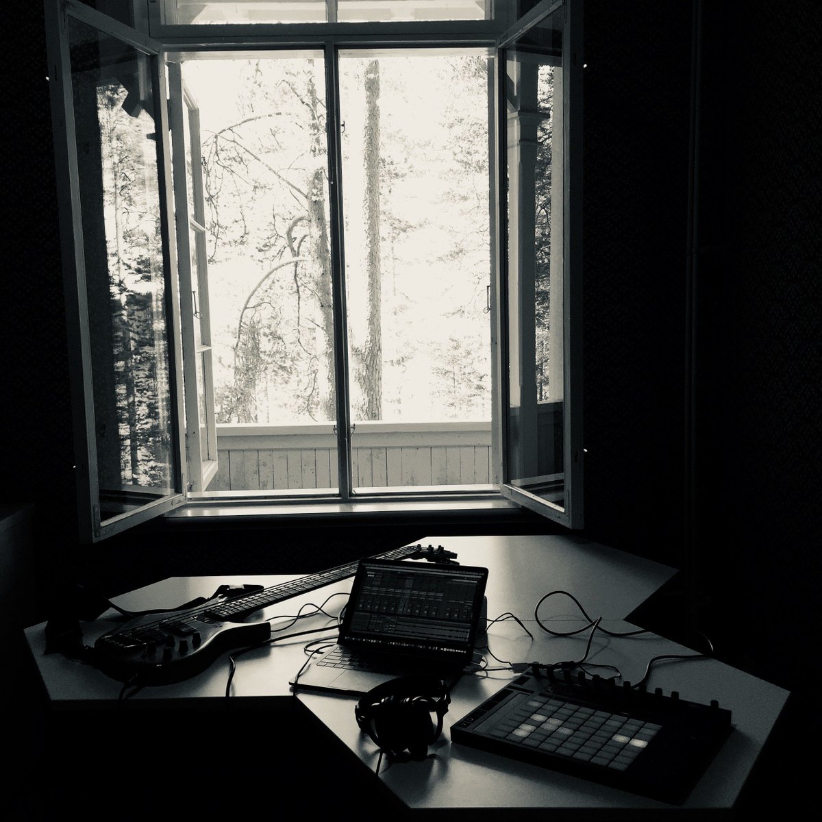 nstructionco's tweet photo. The practice of practice #constructioneast @Ableton @MTDbassUSA @phonon_inc_ @apogeedigital #foreststudio #punkaharju https://t.co/7Gwuc13MFW https://t.co/kpF3ZEPduI