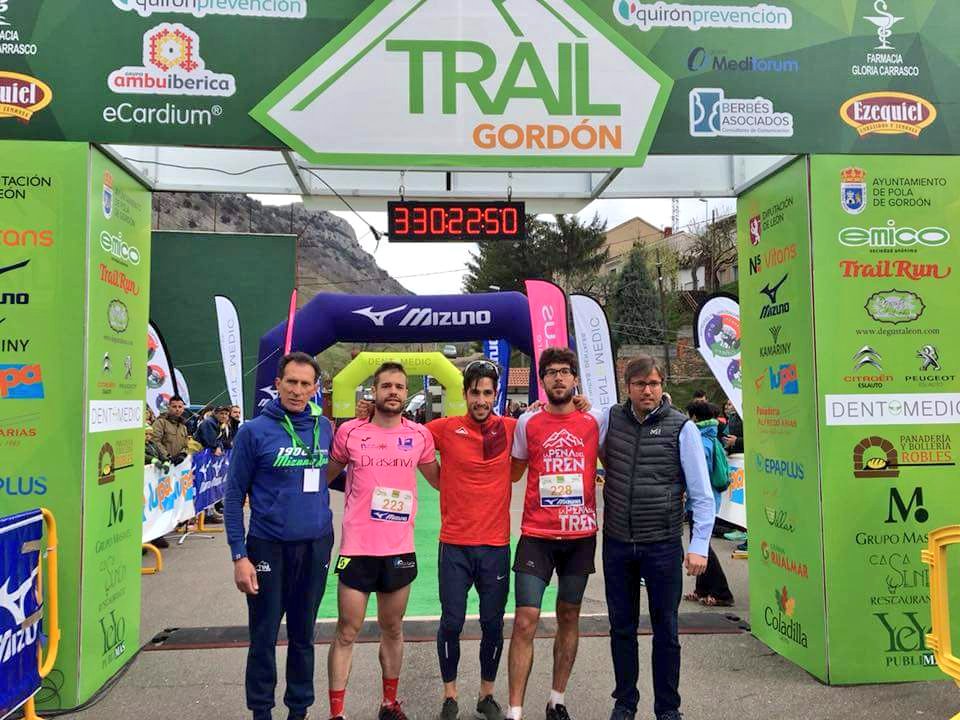 VientuNordes's tweet photo. Pleno leonés para completar un podium de auténtico lujo en la II edición de #TrailGordón :

1.- @pablovillacxm 
2.- Pedro Pinillas
3.- @GuzmanPanama 

Enhorabuena 👏👏👏

Fuente: @Trailcyl https://t.co/CZEnfd7OR4