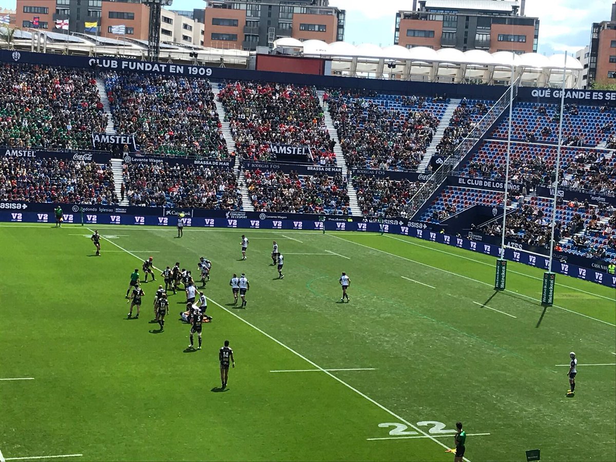 Dip_Va's tweet photo. Ptes.@JesusJCarnero,@VRAC,@Chami_Rugby,@Mercadona,@QEntrepinares en la #FinalCopaDelReyRugby2018 #UnaFinalDeTodos ¡Hoy gana el #deporte de la provincia de #Valladolid! @deportesdipu @alimentosVALL @turvalladolid https://t.co/XmogrW8kfo