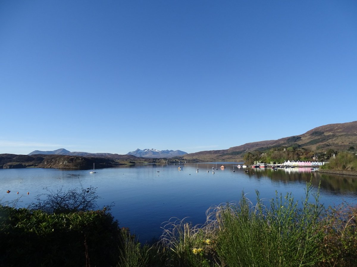 Stunning day in #Portree #skye doesn't get much better than this 
#ThisIsScotland #ScotSpirit #visitscotland #cuillinhills
