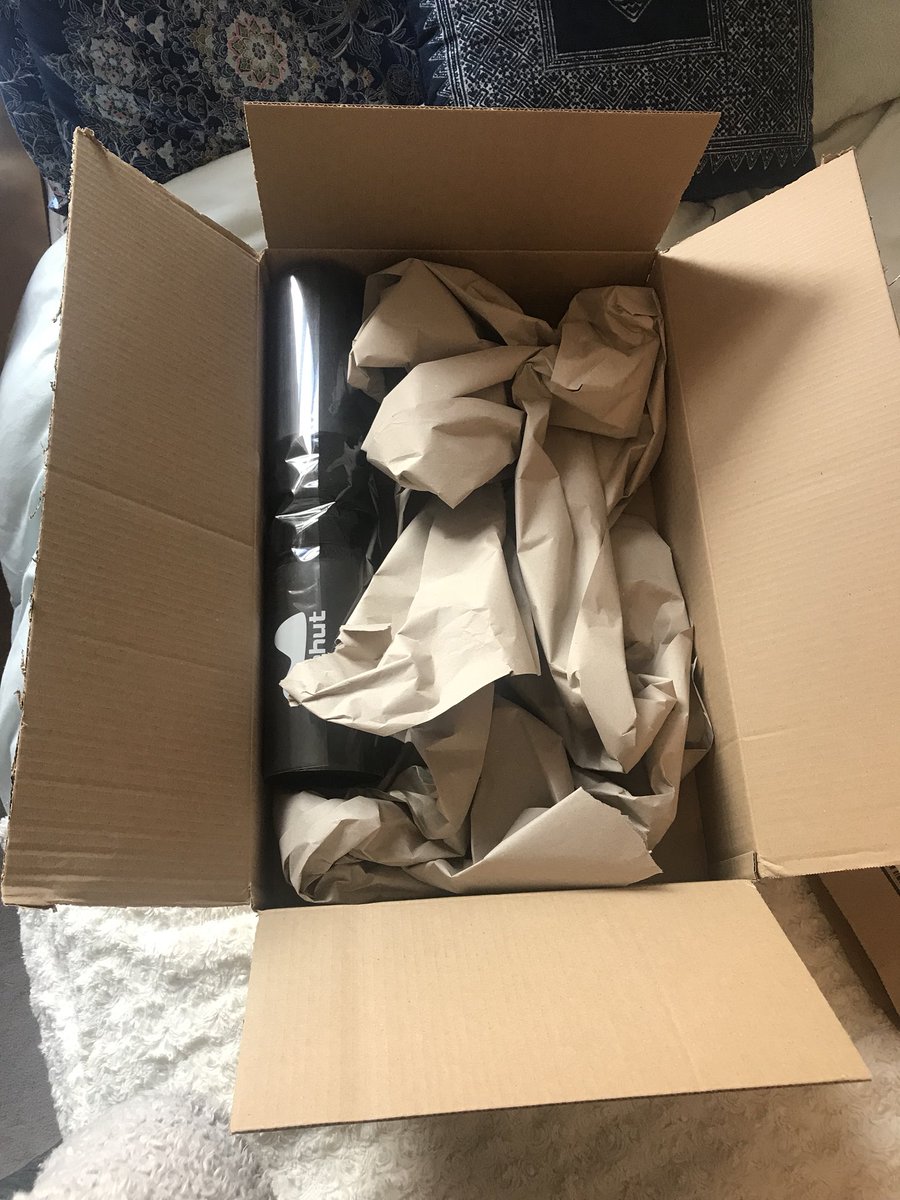 ItsLuciee's tweet photo. Save the planet @amazon 😡 https://t.co/6fjyBdmXJY