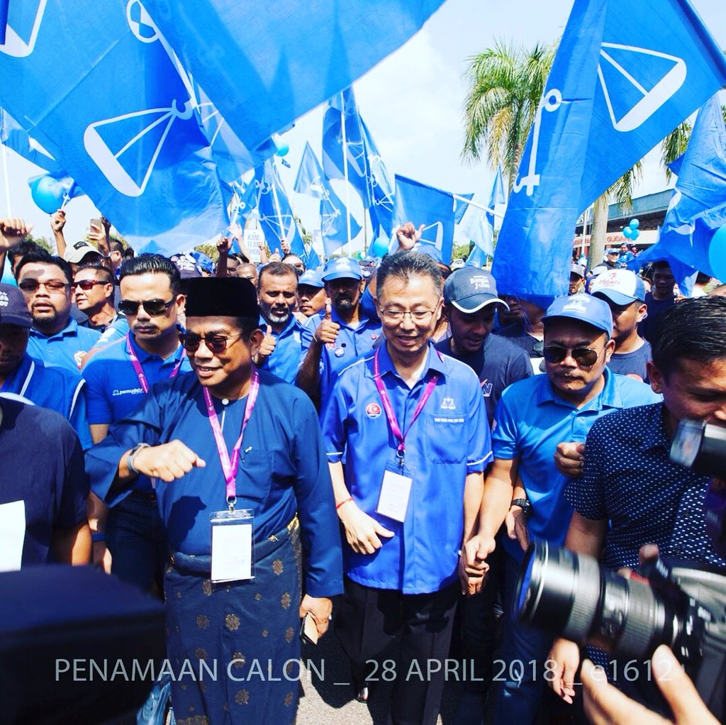 HjBasirBeran's tweet photo. Walaupun demam tetap hadir dan memberi sokongan kepada calon BN untuk terus berkhidmat untuk masyarakat. Agar kita tidak dipinggikan. 😓 Ikhlas kerana hormat dan berjasa untuk masyarakat khususnya kaum Malabari Masai. Saya mewakil masyarakat Masai Muslim Jamaath mendoakan berjaya https://t.co/iusXNTH0ML