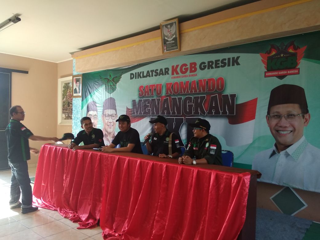ibbnuazzar_f's tweet photo. Menghadiri acara Diklatsar DKC Garda Bangsa Gresik https://t.co/JqkfB8ABHM