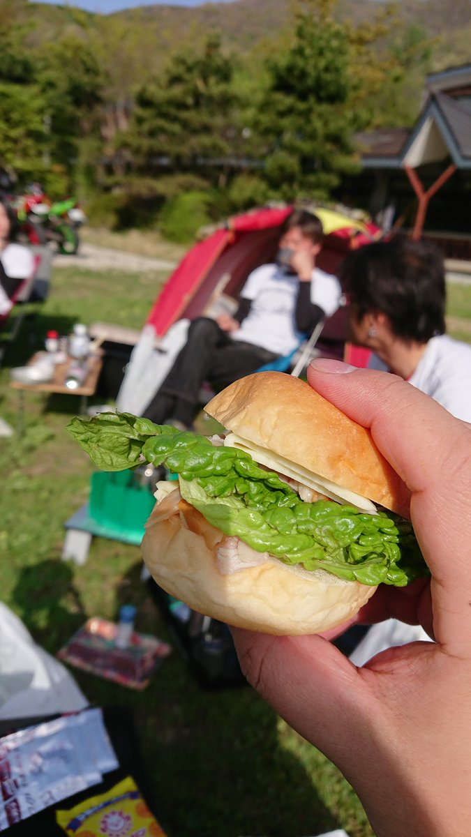 RsatoZ1000's tweet photo. 帰宅m(__)m
昨日から2日間お世話になった方々、ありがとうございました。
非常に内容の濃い帰路でしたね(笑)
また来月も、よろしくお願いします♪
キャンプしてる写真コレしかない!Σ( ゚Д゚)
#白いTシャツと黒いバイク
#STKB https://t.co/CVK9gZHPNO
