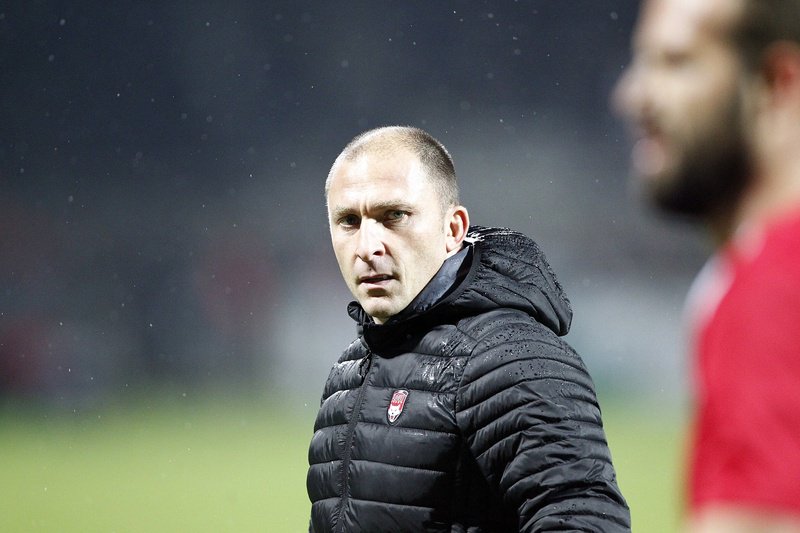 LeLOURugby's tweet photo. Découvrez la réaction de #CoachMignoni après la défaite du @LeLOURugby ce samedi chez @OyonnaxRugby ! #USOLOU #TEAMLOU #TOP14
https://t.co/1CT4eK7KMK https://t.co/ErN0SVzsdt