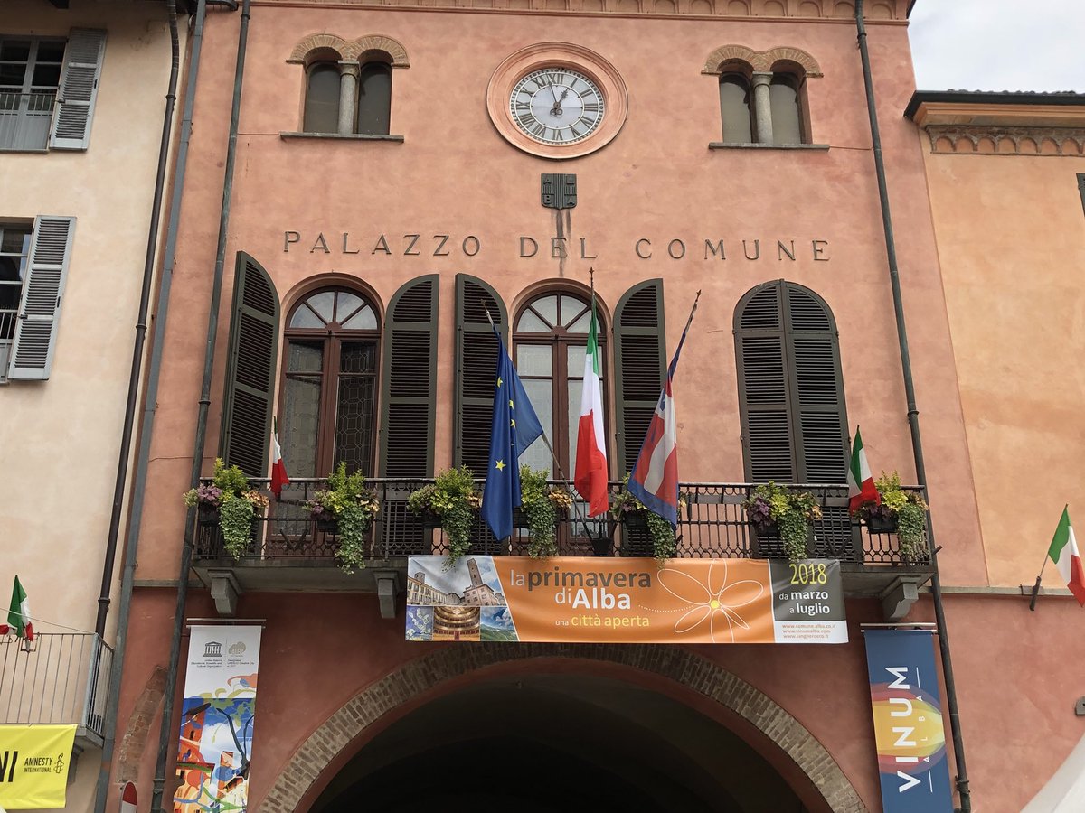 paroledivino's tweet photo. Cartoline da @VINUMALBA  una splendida festa dove il vino è protagonista #vinumalba @SpinelliManuela @filipebatsilv @GoldenRaffa https://t.co/I7cjB9spO0