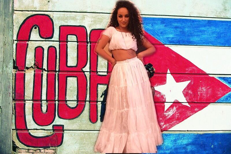 ElisabettaChej's tweet photo. Seguimos gozando, la rumba prendiendo, tu sigues bailando...Gracias Dios y Gracias a ustedes por este movimiento de euforia positiva #afrorumba #rumba #Cuba #mundodecolores #saraouadadi #Bailando #ritmo https://t.co/9Yp59QPTwt