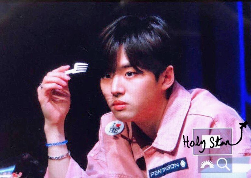 HolyStar0417's tweet photo. 180429 신촌 팬싸

#홍석 #양홍석 #HONGSEOK #ホンソク #펜타곤 #PENTAGON @CUBE_PTG https://t.co/1O7BuVvG8e