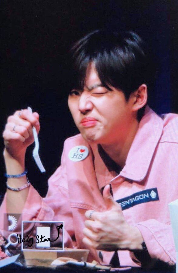 HolyStar0417's tweet photo. 180429 신촌 팬싸

#홍석 #양홍석 #HONGSEOK #ホンソク #펜타곤 #PENTAGON @CUBE_PTG https://t.co/1O7BuVvG8e
