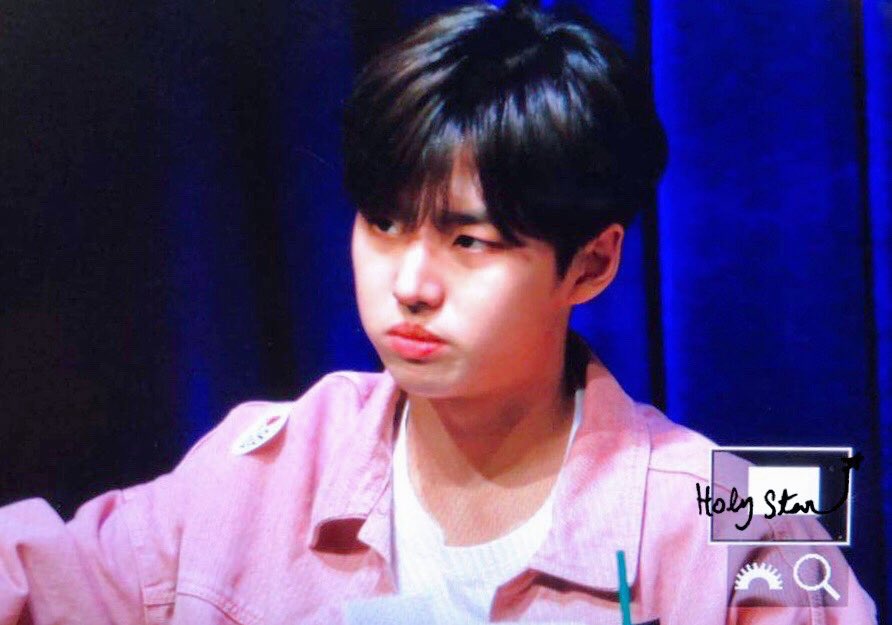 HolyStar0417's tweet photo. 180429 신촌 팬싸

#홍석 #양홍석 #HONGSEOK #ホンソク #펜타곤 #PENTAGON @CUBE_PTG https://t.co/931UzWO7Nu