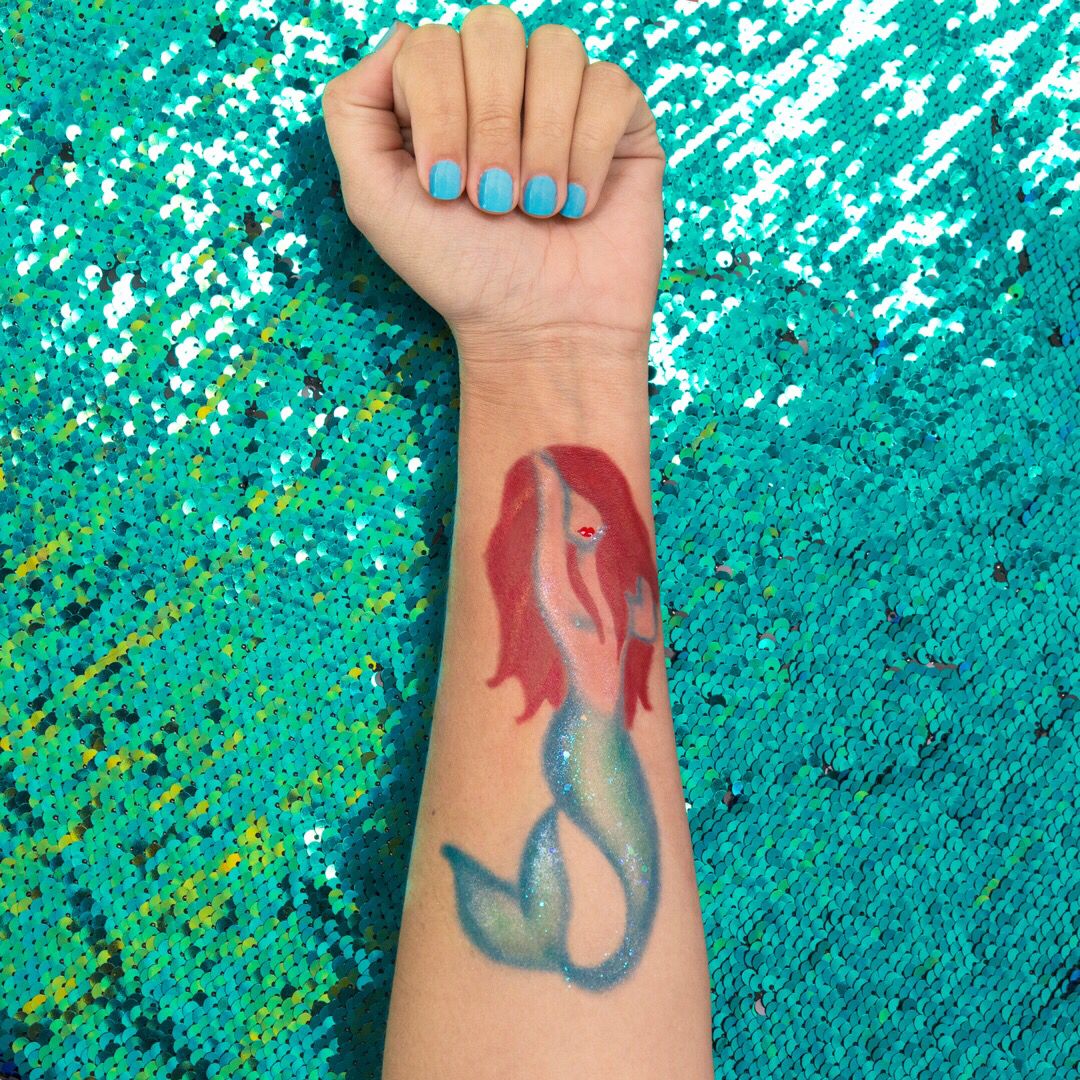 tartecosmetics's tweet photo. "Draw me like one of your mermaids" π§ββοΈ π¨: be a mermaid & make waves eyeshadow palette #crueltyfree #rethinknatural #makemermaidwaves #tartemermaid #swatches https://t.co/7wXUT83QYQ