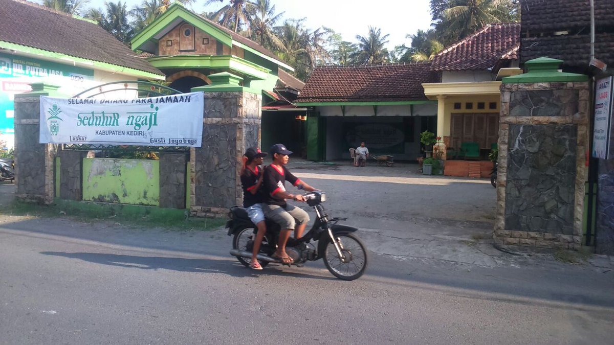 bobsiboy's tweet photo. @cakimiNOW
@GusIpul_ID
@GunturPuti
@GusIpul4
@halimiskandarnu
@HadiNgusman
Persiapan sedulur ngaji kab.kediri...
Di kec.plosoklaten..semoga sukses..!!! https://t.co/7EdKPglC7X