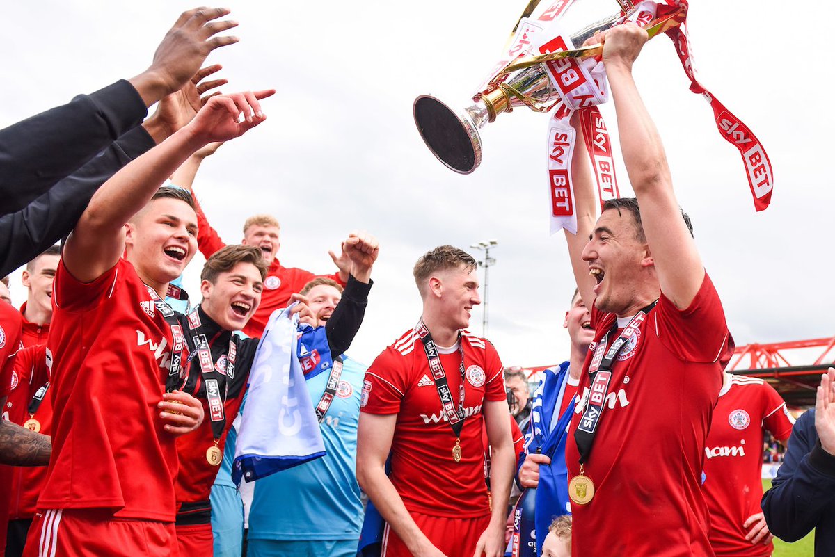 ASFCofficial's tweet photo. 📷| And a couple more... #champions https://t.co/LhN0VAAu1v