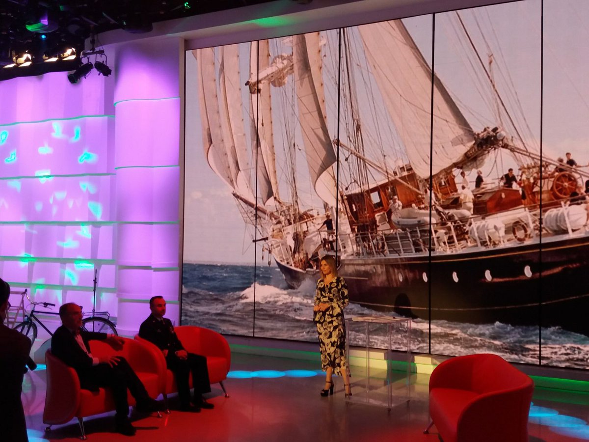 #adesso la #MarinaMilitare ospite in studio <a href="/TV2000it/">Tv2000.it</a> alla trasmissione "Ci vediamo da Arianna" per raccontare la campagna di solidarietà 2018 di #NaveItalia ► ow.ly/MoM230jI4MD #yachtclubitaliano #TendertoNaveItalia <a href="/daArianna/">CiVediamoDaArianna</a>