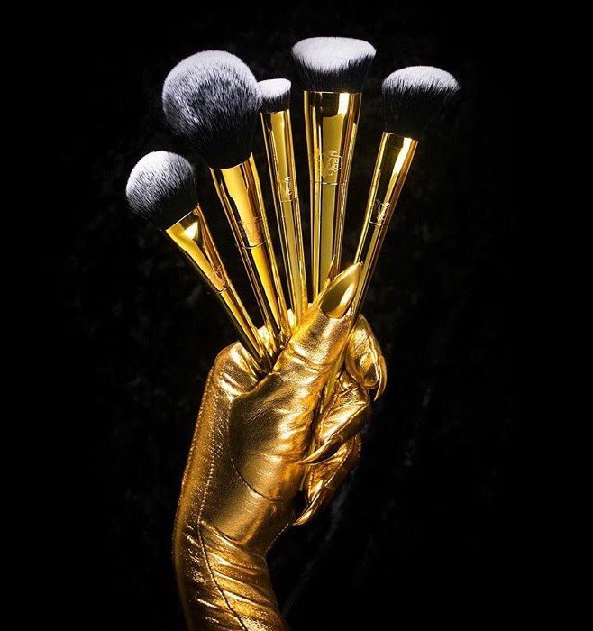 lipsticktv's tweet image. Wow! We❤️this gold limited edition #vegan brush set! @KATVONDbeauty due for release May 5th #intheq #KatVonD 😍