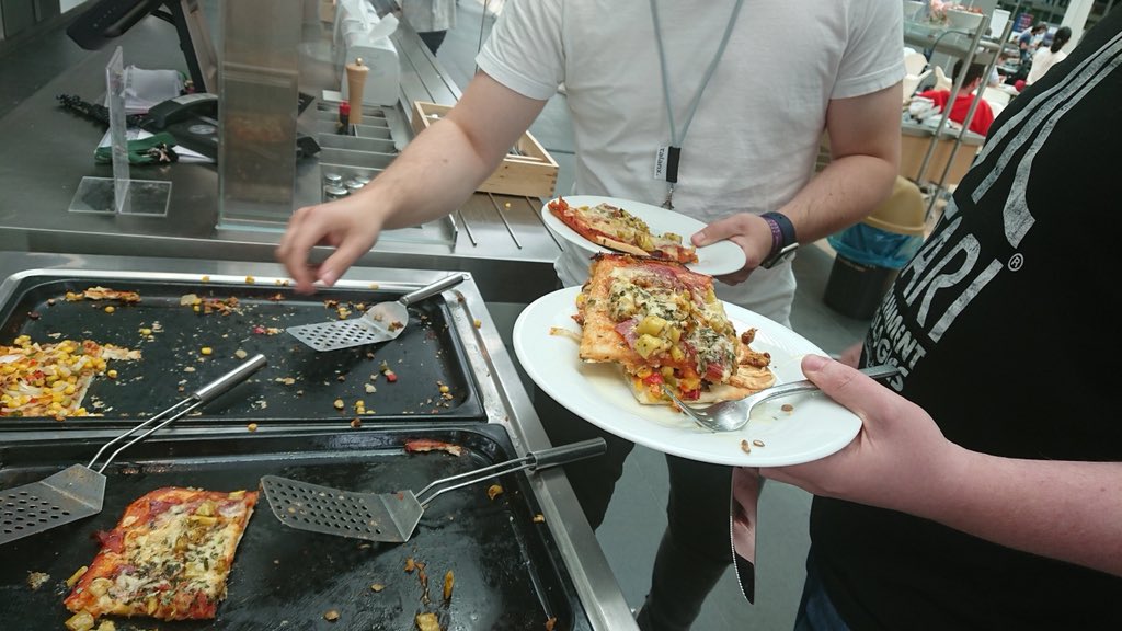FrankeBornberg's tweet photo. Mittag bei #hackitover #hackathon #hannover @hackitover https://t.co/ZtPFnwQxhT