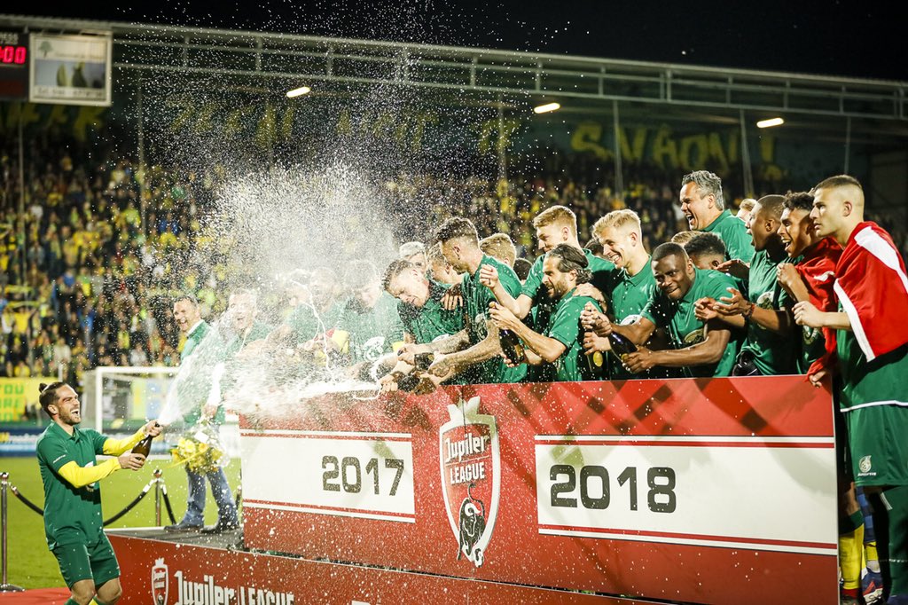 FortunaSittard's tweet photo. IN BEELD📸 | Het duurde tot in de laatste uurtjes, maar de huisfotografen Ivo Delahaye en Niels van Renen waren er al vroeg bij.
Meer foto’s zien? Kijk dan op onze instagram en op de website onder het wedstrijdverslag!
#️⃣ #SamenNaoVeure #FORjps #Eredivisie https://t.co/lX8Uv7fQtt