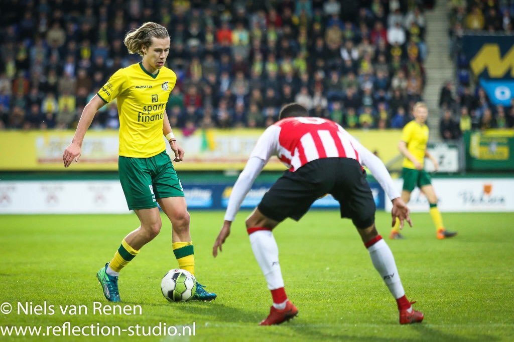 FortunaSittard's tweet photo. IN BEELD📸 | Het duurde tot in de laatste uurtjes, maar de huisfotografen Ivo Delahaye en Niels van Renen waren er al vroeg bij.
Meer foto’s zien? Kijk dan op onze instagram en op de website onder het wedstrijdverslag!
#️⃣ #SamenNaoVeure #FORjps #Eredivisie https://t.co/lX8Uv7fQtt