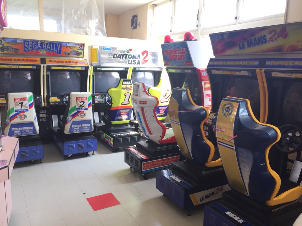 路地裏95 江差 遊かもめ ゲームセンター ユニワールド の全景はこんな感じ 室内の奥側 画像1 2枚目 のみ節電のためか初めは電源落ちた状態でしたが カウンターの方に声を掛けたら普通に点けて貰えました 路地裏95 江差 遊かもめ ゲームセンター ユニワールド の全景はこんな感じ 室内の奥側 画像1 2枚目 のみ節電のためか初めは電源落ちた状態でしたが カウンターの方に声を掛けたら普通に点けて貰えました