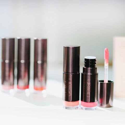 delilahcosmetic's tweet photo. Our Blossom and Breeze matte liquid lipsticks @delilahcosmetic - high intensity colour for up to 9 hours.  Natural mineral clays for a supple  finish -  moisture is locked in and lips are natural, smooth and irresistible! Six gorgeous shades to try...  #delilah  #gorgeouslips https://t.co/bPaVjUXDe8