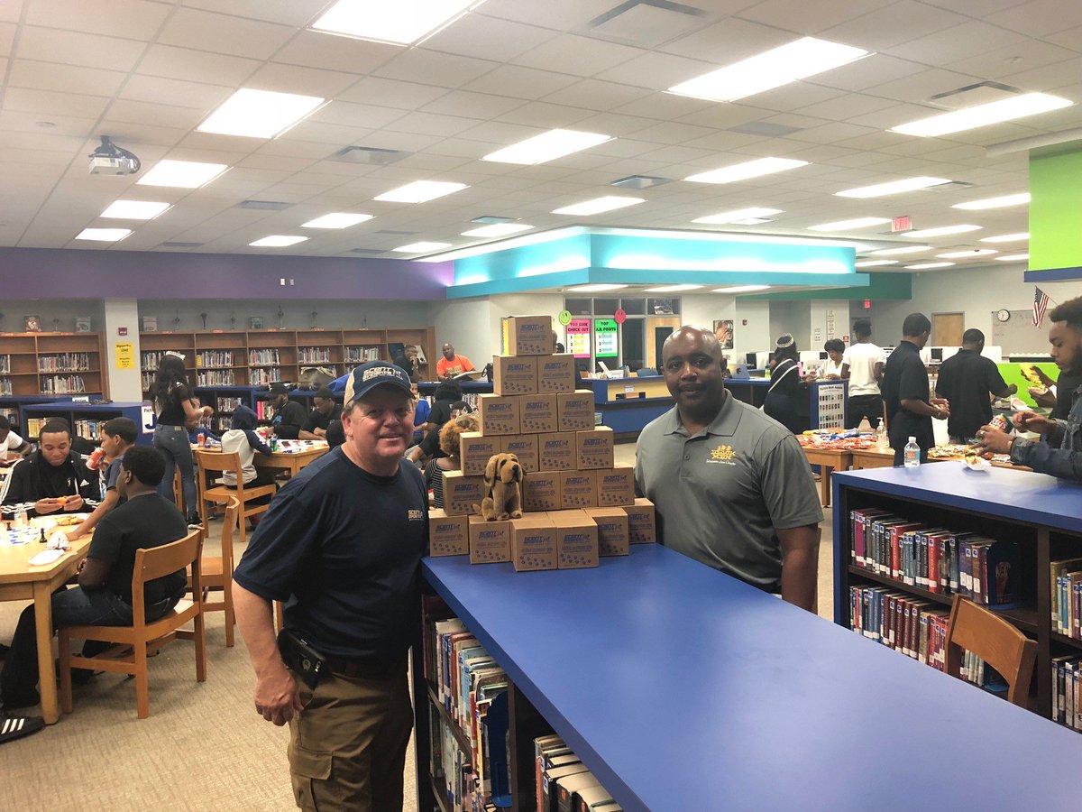 scentevidencek9's tweet photo. SEK9 had a great time teaching child safety to kids attending the Tallahassee Chapter of 100 Black Men "Mentoring Over A Lifetime" session Sat. at Griffin Middle School. 25 kids received free Child Safety Kits thanks to Tally President, Eric Friall. #100BlackMen #ChildSafetyKit https://t.co/Bu4fNjG5B9