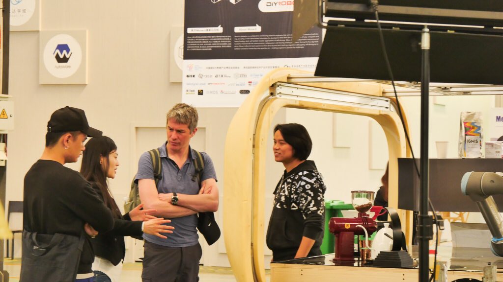 PixCities's tweet photo. Story sharing with director from Merdian Line Films. The team Pixmoving enjoyed the process to recall memories about ‘when, where, how, and why’ and expect the film which will be on the #DiscoveryAmerica #Weshare #autonomousdriving #selfdrivingcars https://t.co/kgRwuSTkI9