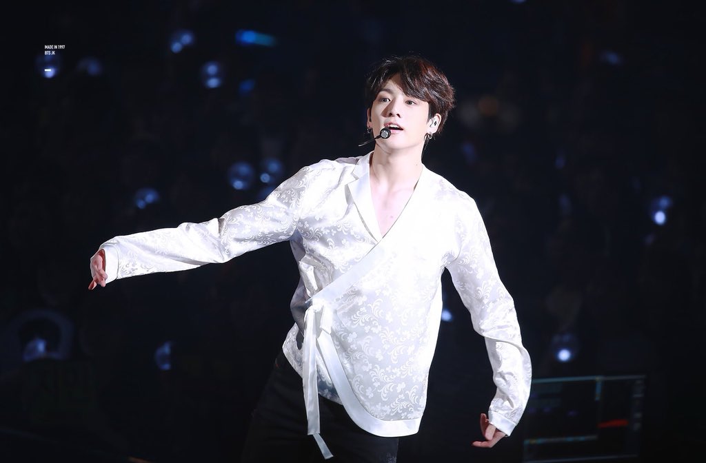 JeonnJK97's tweet photo. ตามนี้นะคะ😅😂 
#PremiosMTVMiaw #MTVLAKPOPBTS
@BTS_twt
#JUNGKOOK  #정국 https://t.co/QJAPB9KVLO