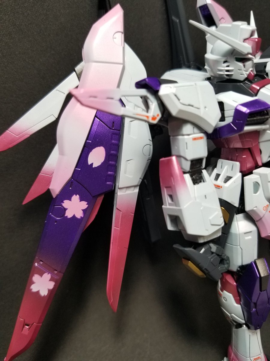 かひろ ガンプラの画像を貼るとrtされると聞いて Rg 桜 デスティニー完成 ピンクのグラデーションと翼の夜桜がアピールポイントです 桜柄塗装の第一人者 なお クーニャさん Ku Nya Nao に 塗装のコツを教えて下さい と急なお願いをしたところ