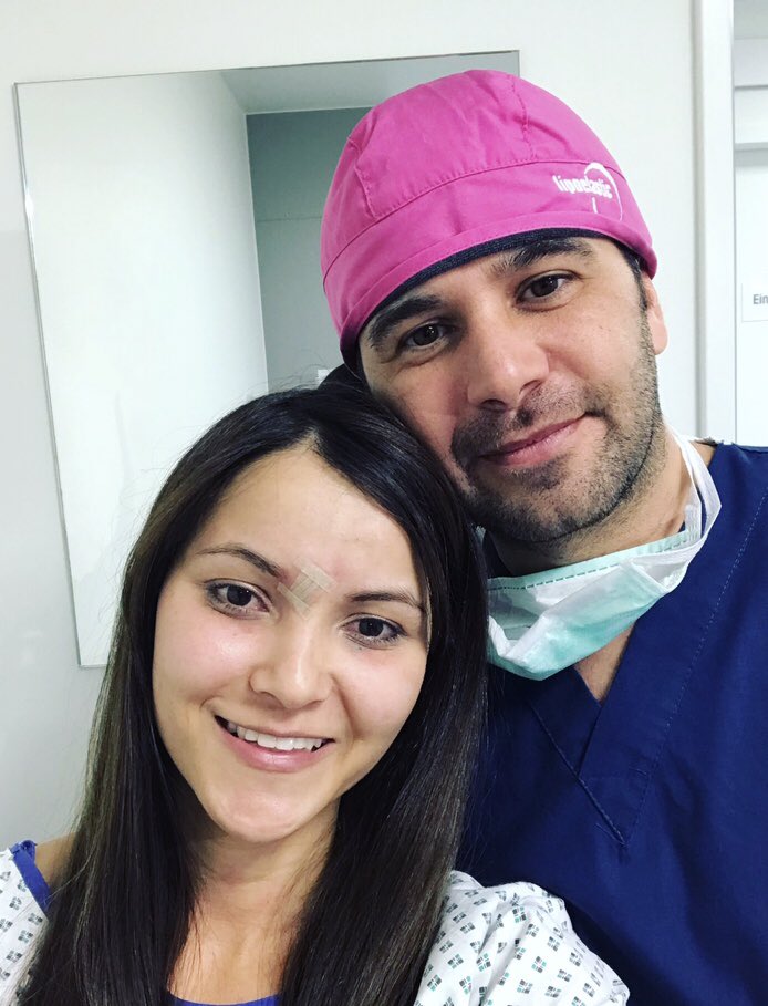 medicalinn's tweet photo. Selfie mit unserer glücklichen Patientin Kattia Vides @kattiavides am Ende eines RTL Drehs.

#kattiavides #medicalinn #dratila #düsseldorf #beauty #narben #rtlexplosiv #weekend #dschungelcamp #rtl #nanofad #silikon #breasťaugmentation #implants #schönheitschirurg https://t.co/9loUkFEvwc