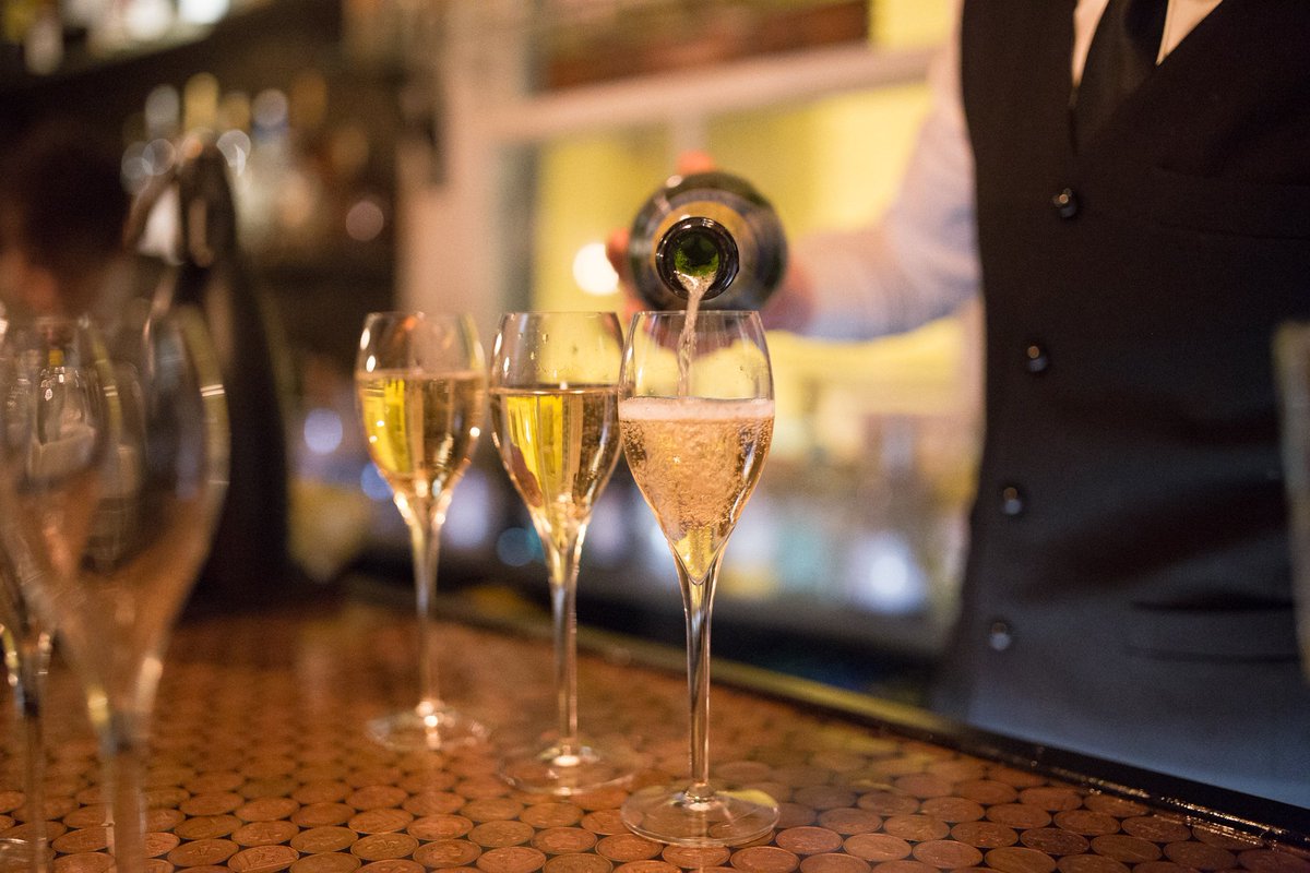 latelierduvin_'s tweet photo. We sell fantastic wines by the glass, just for you, or by the bottle for you and friends! πΎ #RealWine #MakeTimeForWine #MakeTimeForFriends https://t.co/1LJ5bKBv44