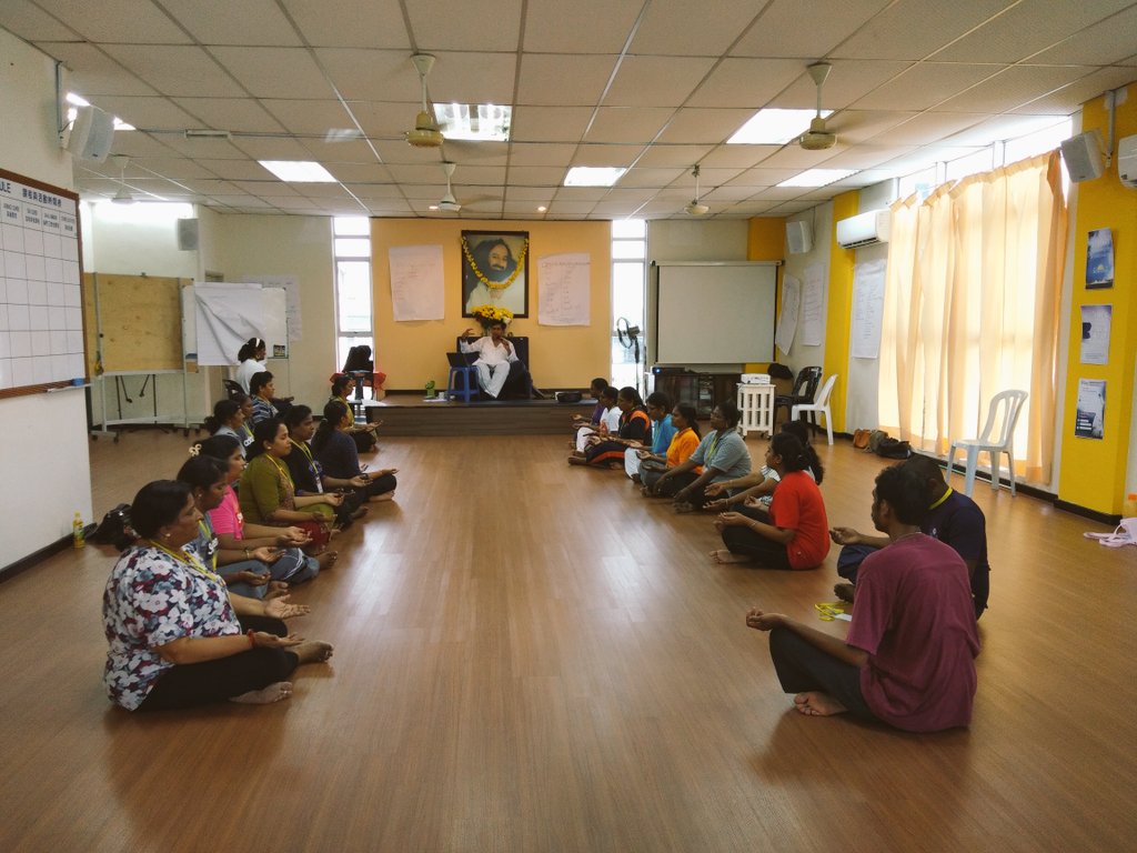 JayaSuriaM's tweet photo. #Tamil @HappinesProgram concluded today with 20 participants. #SudarshanKriya #Yoga #Pranayama #Knowledge #IB40 @SriSri @mysedic @PMOMalaysia https://t.co/cwmtU0YU02