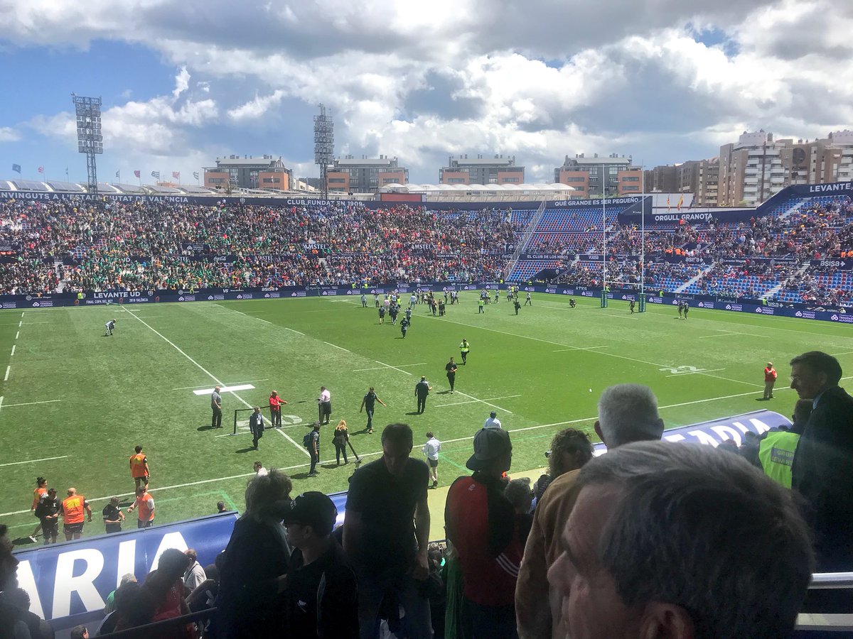 AyuntamientoVLL's tweet image. Enhorabuena al @VRAC @QEntrepinares, Campeón de la #CopaRugby18, tras imponerse 16-20 a un gran @silverstorm @Chami_Rugby en la @FinalcopaValenc celebrada el #EstadioCiutatDeValencia 👏🏻

#Rugby + #Valladolid, #CapitalDelRugby en #España 🏉🇪🇸