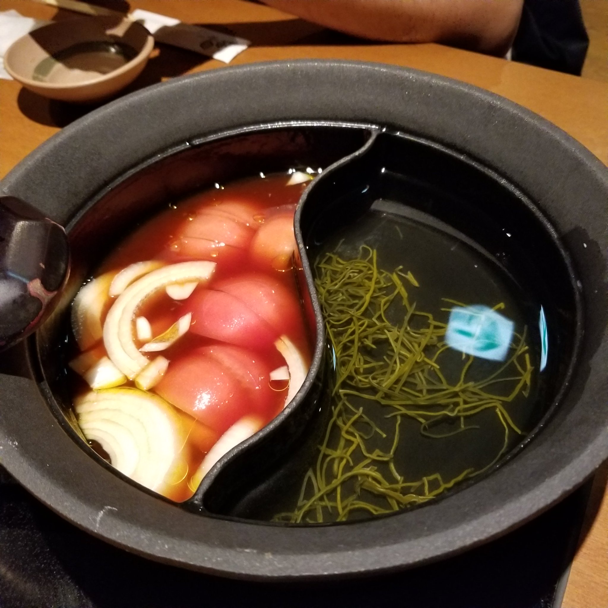 𠮷田 仁 V Twitter 温野菜三鷹店で トマトすき焼き鍋としゃぶしゃぶ根昆布出汁 平成30年4月28日 御伽の赤ずきん の後 四人で駅近くのビルの一つで 温野菜 と云う鍋としゃぶしゃぶの店 𠮷田 仁 V Twitter 温野菜三鷹店で トマトすき焼き鍋としゃぶしゃぶ根昆布出汁 平成30年4月28日 御伽の赤ずきん の後 四人で駅近くのビルの一つで 温野菜 と云う鍋としゃぶしゃぶの店
