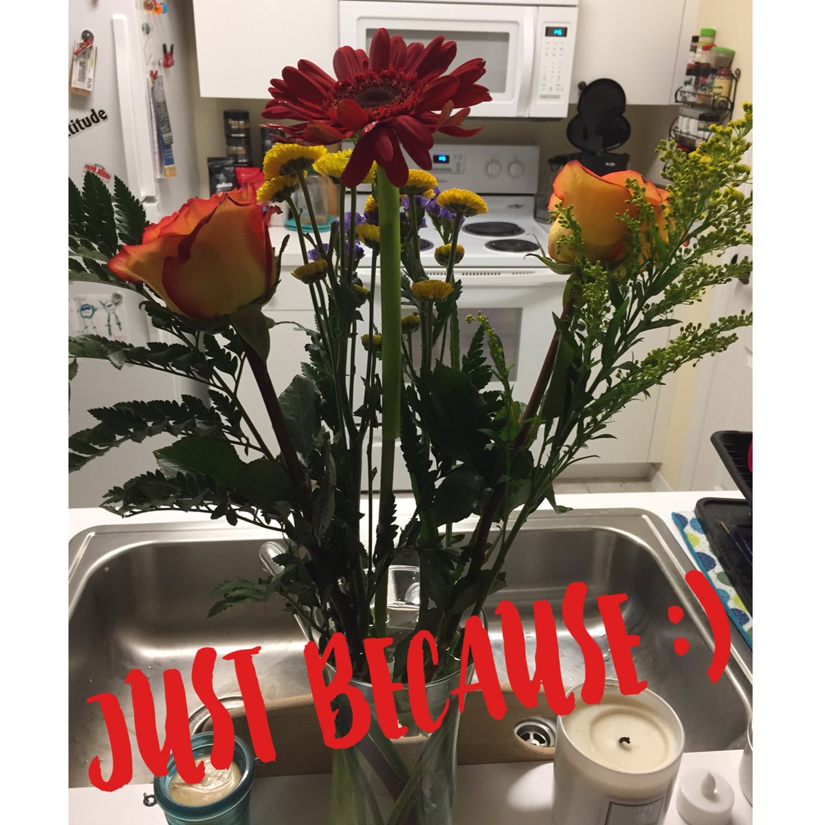 JenThomps2011's tweet photo. Oh how I love fresh flowers “just because”. 😊😍💐 #freshflowers #roses #favorites https://t.co/uDVNScFBGs