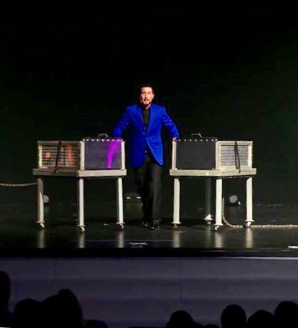 JohnnyMagicLive's tweet photo. Sawing a lady in Half!! #thejohnnymagic #johnnymagic #magicshow #entertainment #magician #illusionist #Dallas #tylertx #FortWorth #texarkana #texas #corporateevents #theatershow #familyshow #specialevents https://t.co/f4J7950JVm