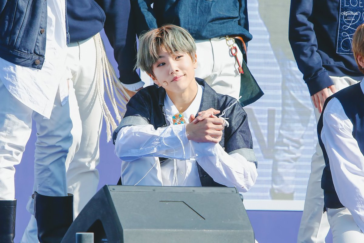 Aquarius_O2O5's tweet image. 171021 경복고
💙🍡지성시🍡💙
#NCT #NCT_DREAM #지성 #박지성 #JISUNG #모찌성🍡