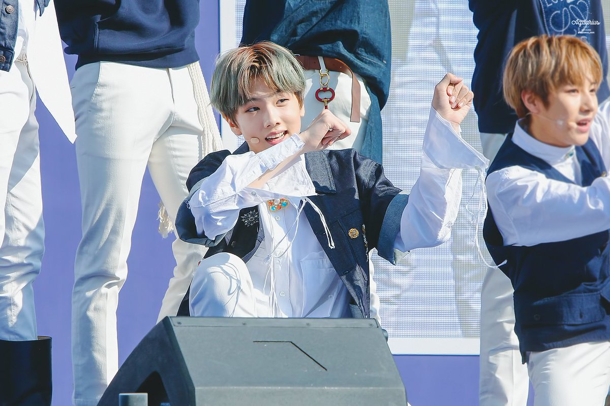 Aquarius_O2O5's tweet image. 171021 경복고
💙🍡지성시🍡💙
#NCT #NCT_DREAM #지성 #박지성 #JISUNG #모찌성🍡