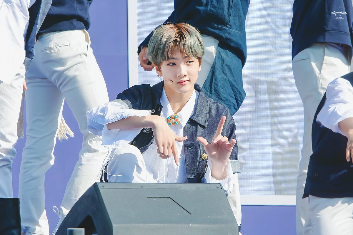 Aquarius_O2O5's tweet image. 171021 경복고
💙🍡지성시🍡💙
#NCT #NCT_DREAM #지성 #박지성 #JISUNG #모찌성🍡