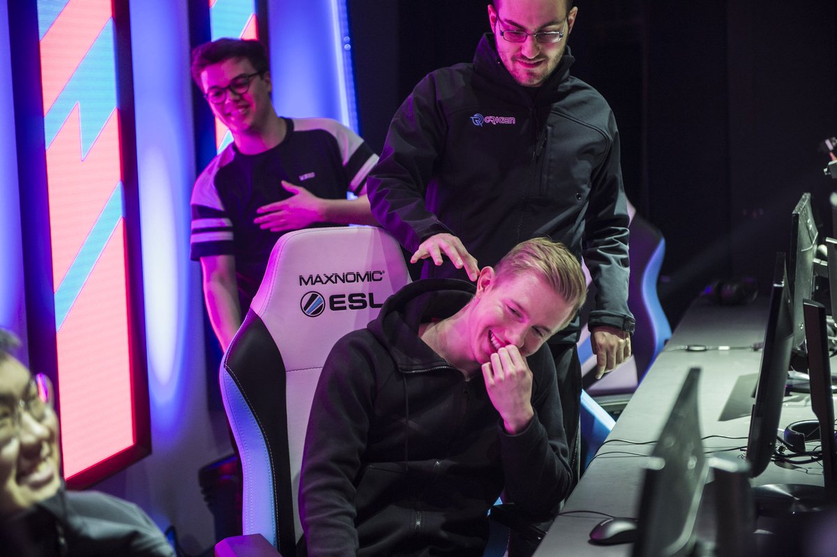 Astralisgg's tweet photo. - Froggen: Say your name.
- inSec: LeenSec. https://t.co/7ytCyyuiDW