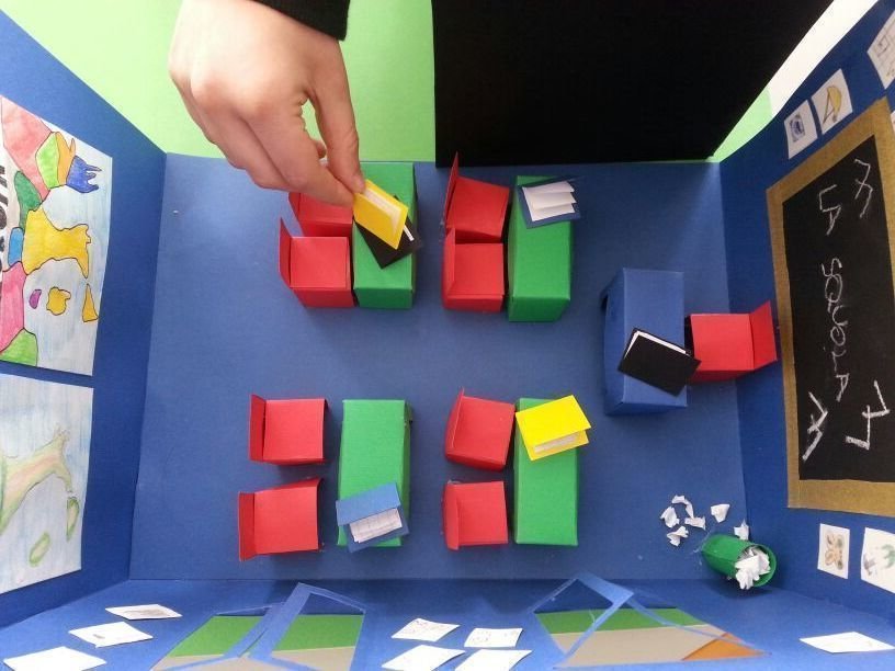 CreatubblesIT's tweet photo. Aprire nuove strade al confronto e allo sviluppo del #pensierocreativo a scuola: Olimpiadi della creatività #creativitychallenge su Creatubbles 🌍. Supporta e aggiungi bolle 🔴 alle gallerie dei progetti in gara per il gran finale https://t.co/0uf4nbAh9g #natividigitali https://t.co/OFrXS7qIKD