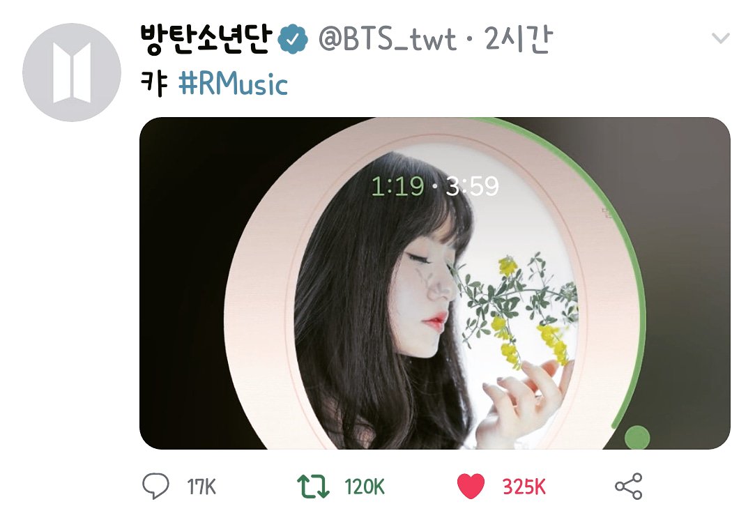 ROXIEEEEEEEE's tweet photo. 신곡 나올때마다 늘 챙겨 들어주시고 공식트위터에도 홍보(?)해주시는 #방탄소년단 #RM님😢 고맙습니당 
감사인사라도 하고싶지만 따로 연락할 방법이 없어서 요기에😹 저도 늘 감동하면서 듣고 보고 응원하고 있어요!
#bts #RM #RMusic #감사합니다 #심규선 #루시아 #너의꽃말 https://t.co/V9U2gF7djf