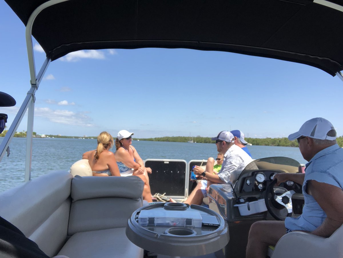 RadCubs's tweet photo. Out enjoying the water. https://t.co/xIpIriqquF