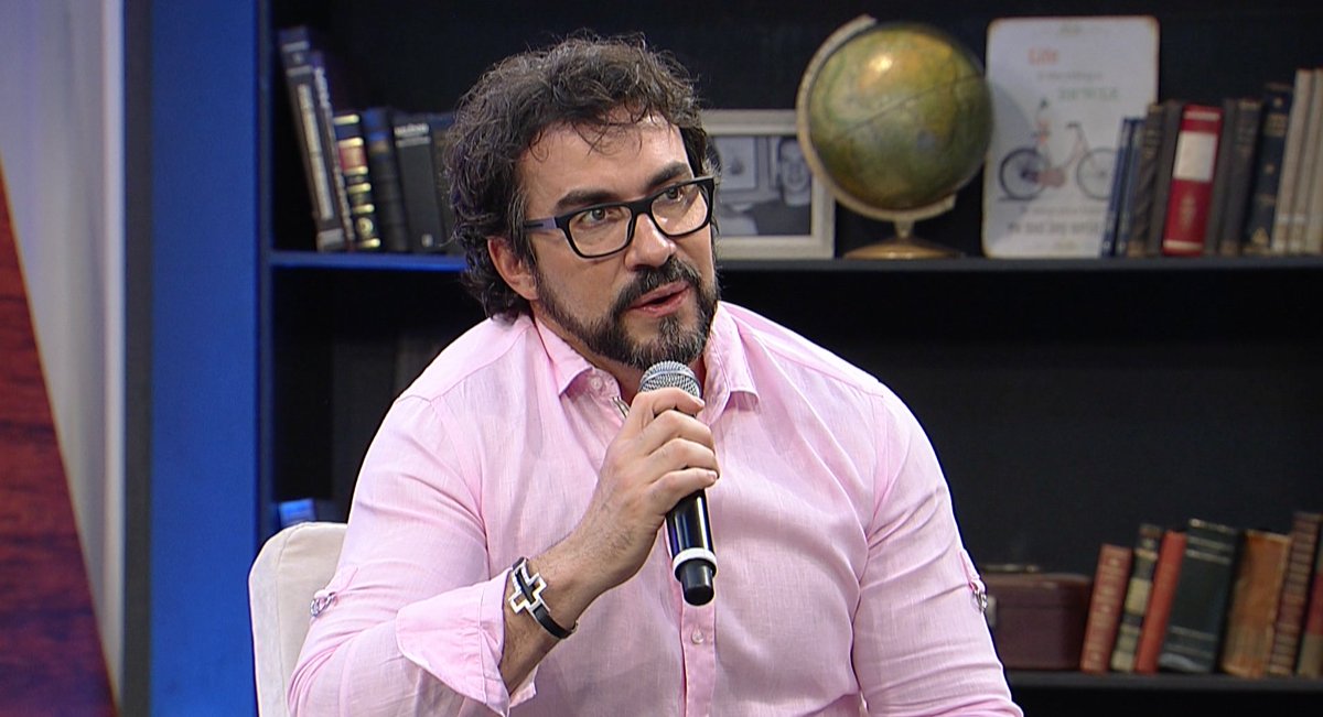 Resenhando's tweet photo. “Pensei em morrer muitas vezes”, diz padre Fábio de Melo
.: Leia + neste link: https://t.co/Vo6YLSvbJH
#PadreFabiodeMelo #PadreFábiodeMelo #FabiodeMelo #FábiodeMelo #DOM02 #colunaDom #colunasocial #colunadevariedades #variedades #entretenimento #cultura #domingo #Resenhando https://t.co/SUUgj7IbXO