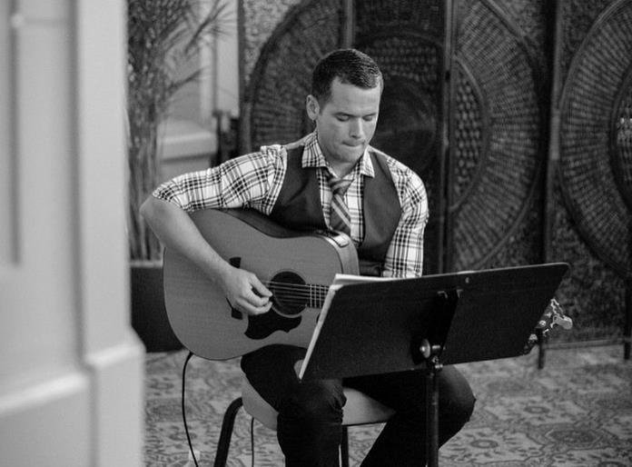 TriadScoutGuide's tweet photo. #SUNDAYFUNDAY | Because a North Carolina spring day doesn't get any lovelier than today... get outside and enjoy live music from Matt Sickels, food and lots of wine at @MedaloniCellars... all day until 6 PM. 
#yadkinvalleywine #ncwines #ncspring #tellthemscoutsentyou #tsgtriad https://t.co/FkH9hnNDuk