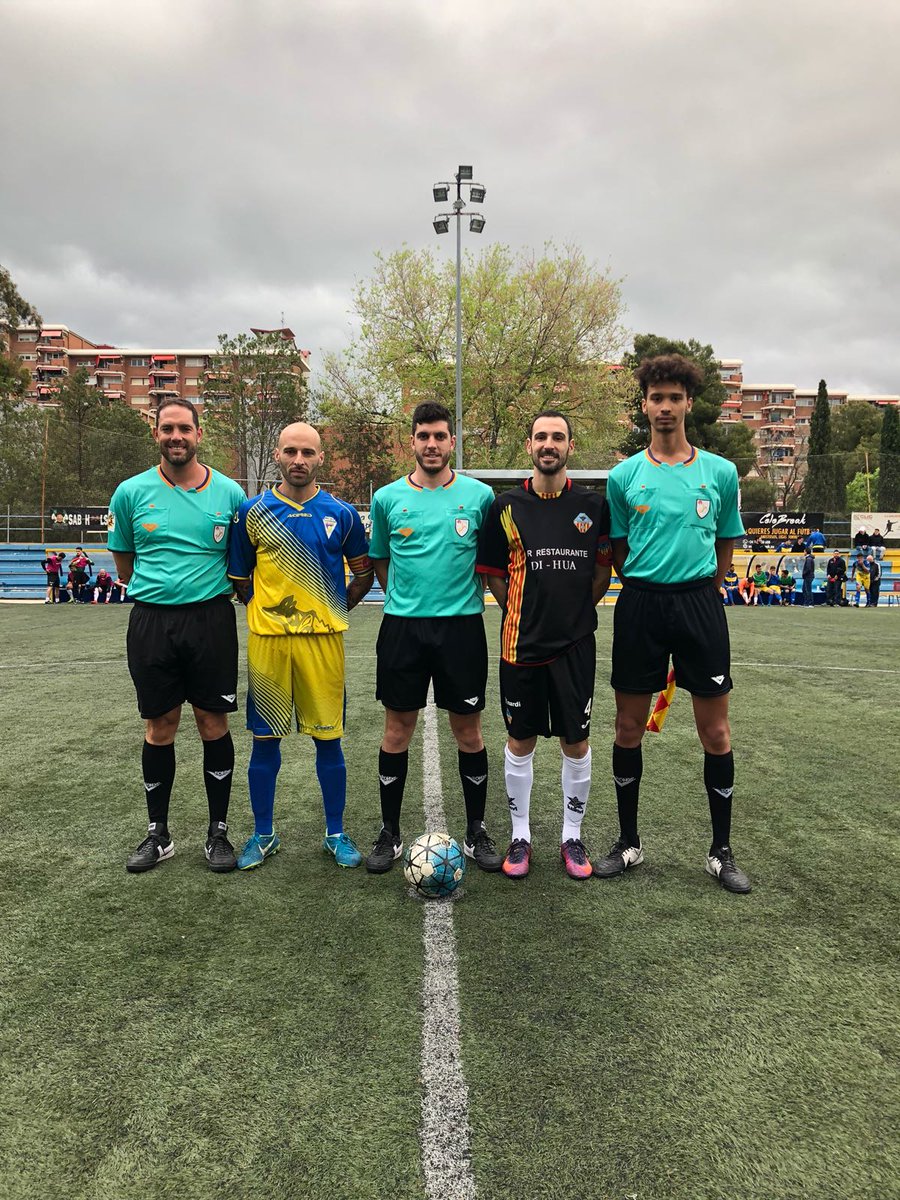 Les IMATGES de #futbolcat Per: Eduardo Berzosa
PROTAGONISTES: La <a href="/eeguineueta/">EE Guineueta</a> , líder del grup de la #2cat2 (futbolcatalunya.com/Classificacio/… …), ja mira cap a la Primera Catalana; aquest diumenge gran victòria davant el Sant Andreu de la Barca per 4-0