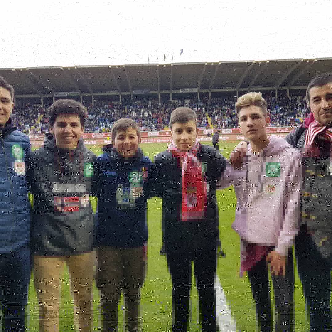 jovpapones's tweet photo. Gran tarde solidaria en el Estadio Reino de León colaborando con la Asociación Leonesa de Caridad. Nuestros más Jóvenes Papones han lanzado, también, los penaltis solidarios.
#leonesp #Asleca #SsantaLeon https://t.co/BxBQ6MJkFw